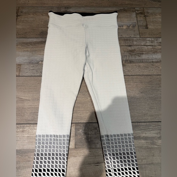 Koral Leggings Size Medium Pre-loved - Picture 3 of 7